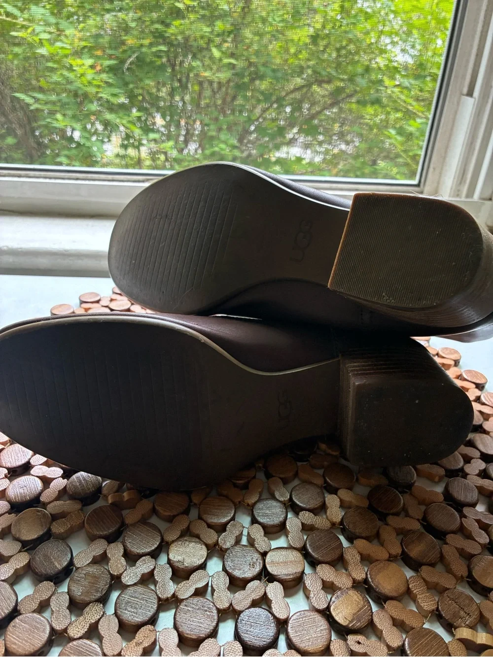 UGG elegant brown